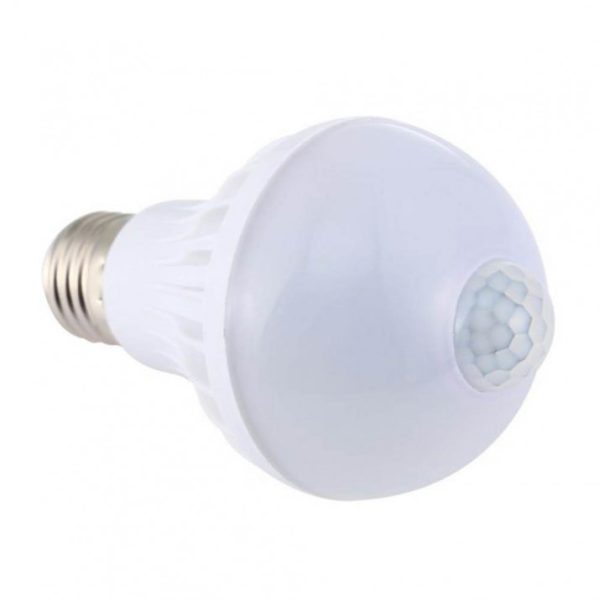 Mozgásérzékelős 9 W-os LED izzó E 27 foglalatban (BBL)
