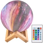 3D LED-es hangulat lámpa - Hold alakú éjjeli fény stílusos fa talppal -16 különböző színben és 4 világítási móddal (THM)