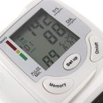 Digitális vérnyomás- és pulzusmérő csuklóra nagyméretű LCD kijelzővel (BBV) (BBL)