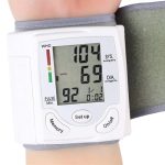 Digitális vérnyomás- és pulzusmérő csuklóra nagyméretű LCD kijelzővel (BBV) (BBL)