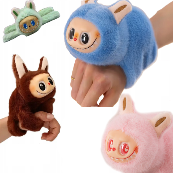 Éneklő Labubu plüss csuklópánttal – interaktív kabala fiús színben (BBJ)