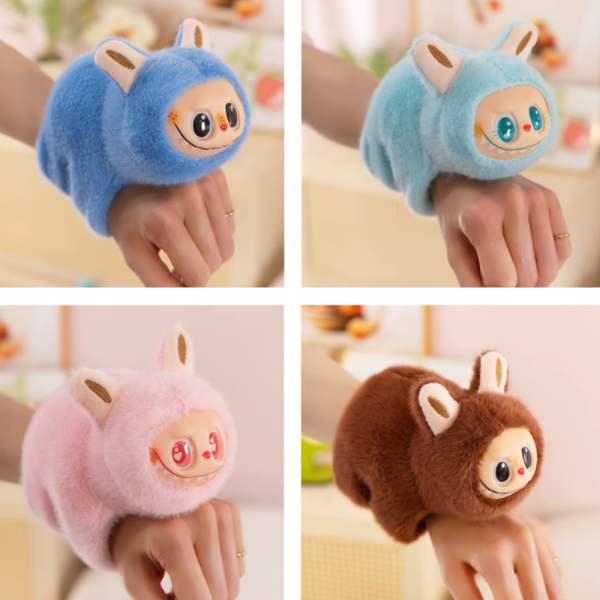 Éneklő Labubu plüss csuklópánttal – interaktív kabala fiús színben (BBJ)