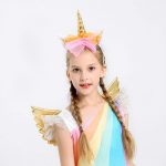 Farsangi unikornis jelmez kislányoknak szivárványszínű ruhával, fejdísszel és szárnyakkal - L méret - 130 cm magasságra (BBJ)