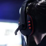 Gamer fejhallgató mikrofonnal - kényelmes, műbőr borítású, összehajtható - fekete, piros (BBV) (BBD)