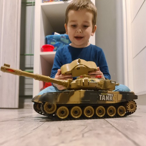 KING sivatagi álcás távirányítós tank gyerekeknek - hang-, és fényhatásokkal (BBJ)