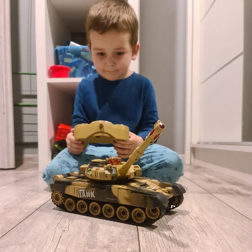 KING sivatagi álcás távirányítós tank gyerekeknek - hang-, és fényhatásokkal (BBJ)