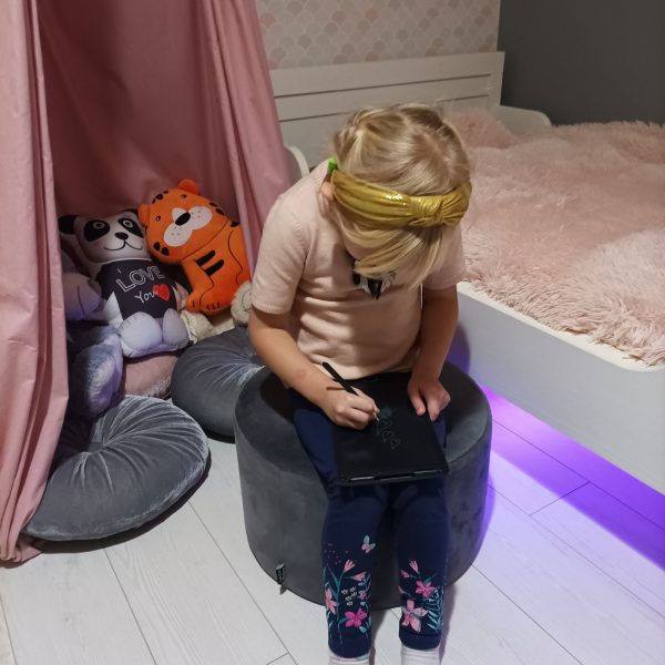 Ultravékony, strapabíró LCD rajztábla, írótábla 8.5" méret, hozzá tartozó tollal (BBJ)