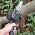 Weber akkumulátoros láncfűrész – 10 cm vágáshossz, kompakt és erőteljes, 2 db 21V-os akkumulátorral R-009 (BBD)