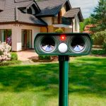 Napelemes, ultrahangos állatriasztó – földbe szúrható, mozgásérzékelővel (BBV)