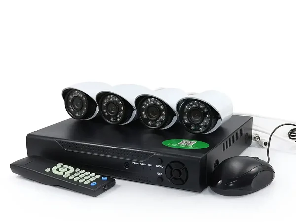 AHD komplett biztonsági kamera rendszer központi egységgel és 4 db Full HD 1080p éjjellátó kamerával  (BBV)