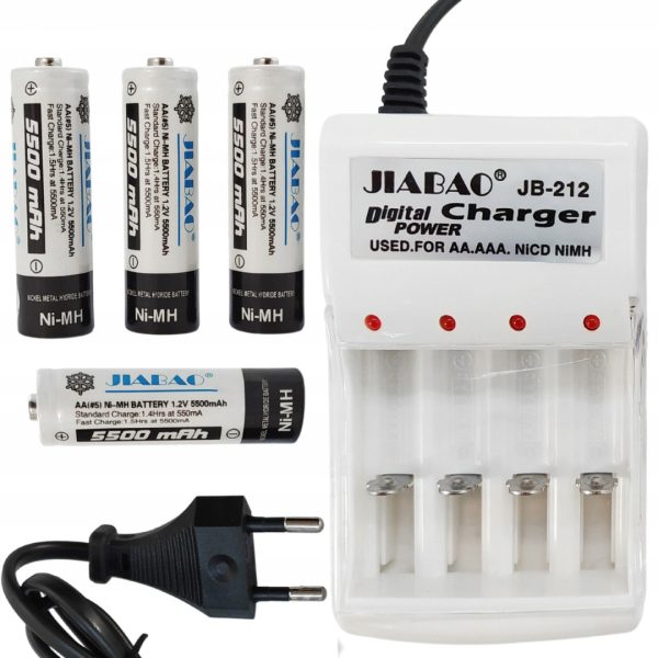 Univerzális elemtöltő + 4 db tölthető 2100mAh ceruza akku (AA/AAA elemekhez) (BBL)