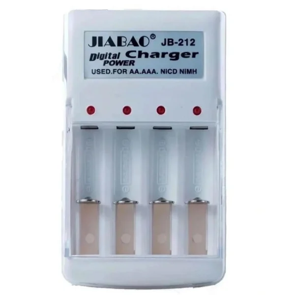 Univerzális elemtöltő + 4 db tölthető 2100mAh ceruza akku (AA/AAA elemekhez) (BBL)