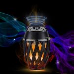 Fáklya alakú Bluetooth hangszóró valósághű láng effekttel - por- és vízálló, akkumulátoros (BBV)