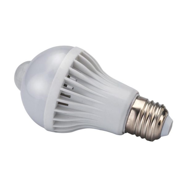 Mozgásérzékelős 9 W-os LED izzó E 27 foglalatban (BBL)