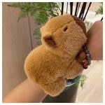 Mágneses Capybara Plüss Karkötő – Ölelős Csuklódísz (BBJ)