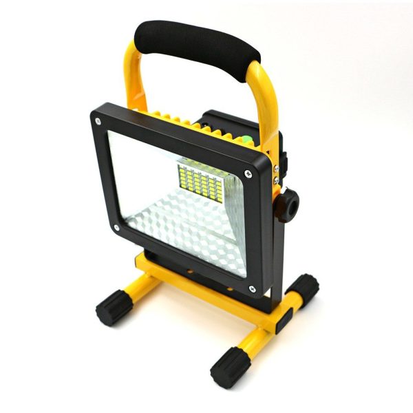 1+1 100W vízálló LED reflektor - 50.000 óra üzemidővel, tölthető akkumulátorral és 2400 lumen fényerővel (BBV)