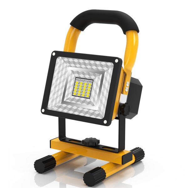 1+1 100W vízálló LED reflektor - 50.000 óra üzemidővel, tölthető akkumulátorral és 2400 lumen fényerővel (BBV)