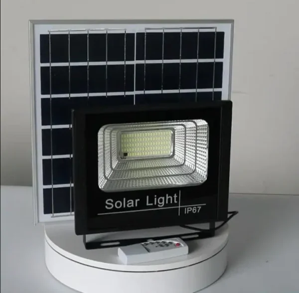 Garázsba, eresz alá, teraszra is felszerelhető napelemes lámpa - 100W kültéri LED reflektor különálló szolár panellel és állítható dőlésszöggel (BBV)