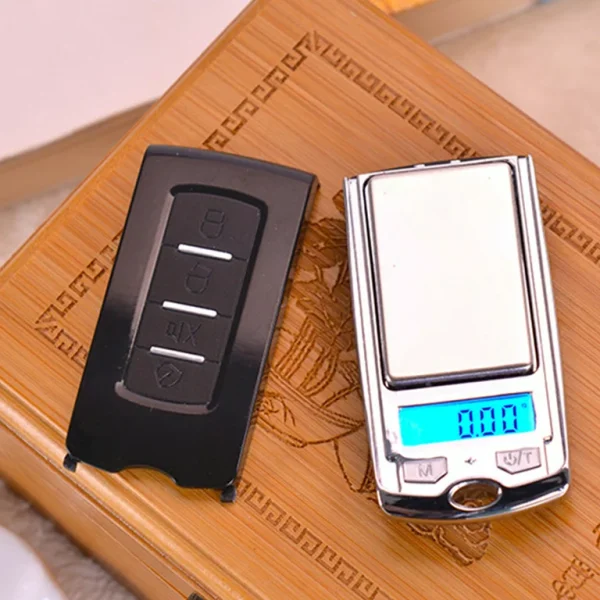 Slusszkulcsnak álcázott mini zsebmérleg - fűszerekhez, ékszerekhez, gyógyszerekhez - 0.01 grammos pontosság - 1x3x6 cm (BBL) (BBD)