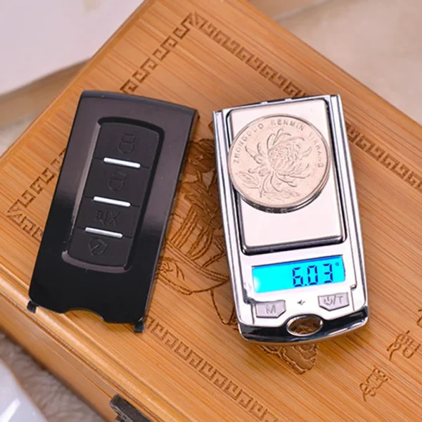 Slusszkulcsnak álcázott mini zsebmérleg - fűszerekhez, ékszerekhez, gyógyszerekhez - 0.01 grammos pontosság - 1x3x6 cm (BBL) (BBD)