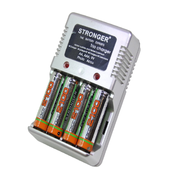 Univerzális elemtöltő + 4 db tölthető 2100mAh ceruza akku (AA/AAA elemekhez) (BBL)