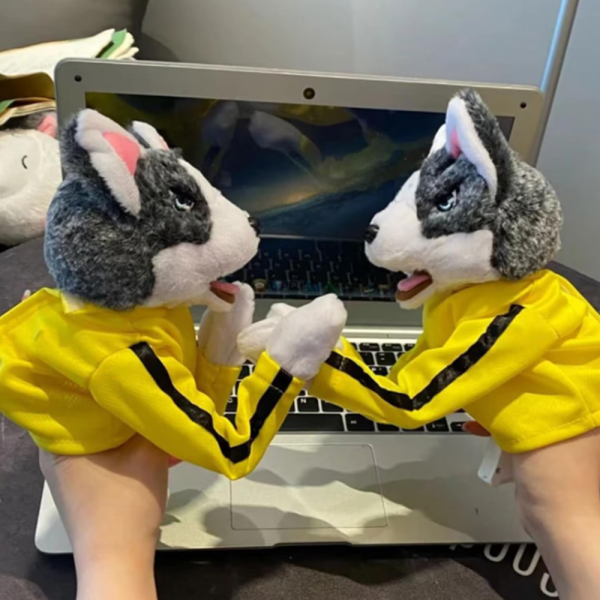 Interaktív kung fu husky plüss kesztyűbáb – hangot adó bokszoló kutya kézi báb gyerekjátéknak (BBJ)