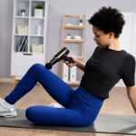 JY-511 LCD kijelzős masszázs pisztoly – izomlazító masszírozó készülék cserélhető fejekkel izomregeneráláshoz (BBV)(BBD)