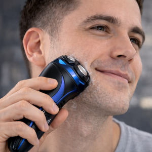 VGR V-306 háromfejes elektromos borotva – forgó körkéses férfi borotvagép USB töltéssel, vízálló akkus borotva 80 perc üzemidővel (BBD) 6767