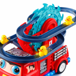 Interaktív tűzoltóautó játék spirálpályával – kacsa forgó csúszdával és látványos fényeffektusokkal gyerekeknek (BBJ)