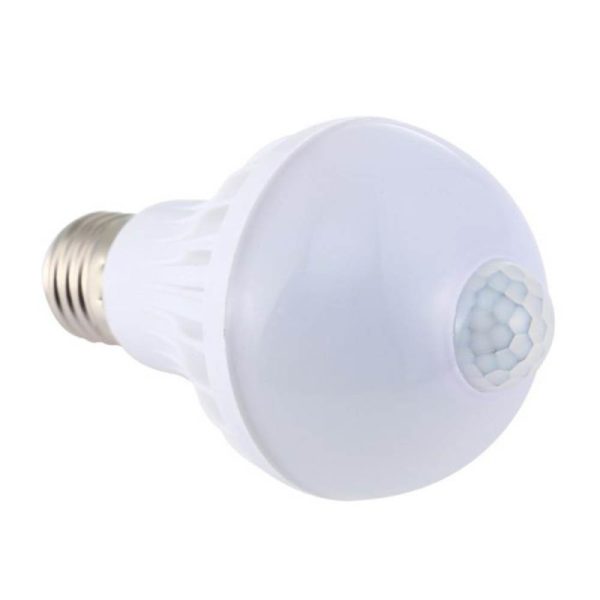 Mozgásérzékelős 9 W-os LED izzó E 27 foglalatban (BBL)