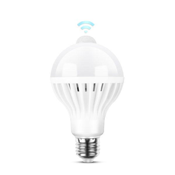 Mozgásérzékelős 9 W-os LED izzó E 27 foglalatban (BBL)