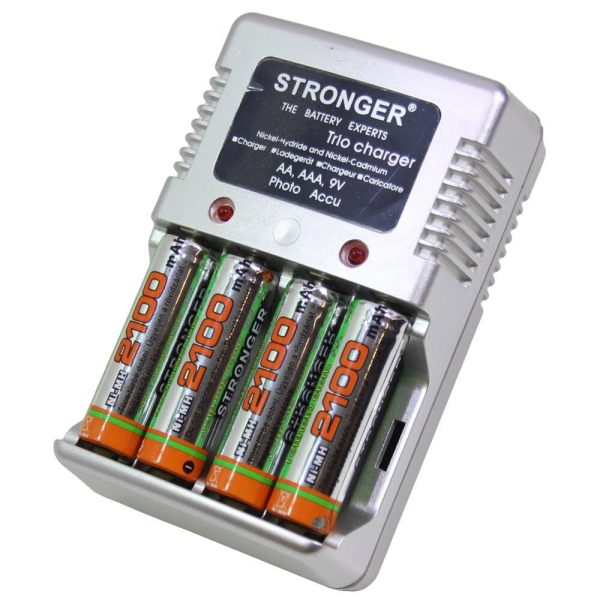 Univerzális elemtöltő + 4 db tölthető 2100mAh ceruza akku (AA/AAA elemekhez) (BBL)