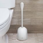 Wc kefe praktikus, önműködően kinyíló tárolóval, vízgyűjtő tálcával és szellőző nyílással (BBM)