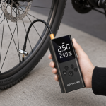 Kouvoolsen KOS-33004 hordozható digitális kompresszor és elektromos légpumpa – autóhoz, kerékpárhoz, motorhoz, labdához (BBD)